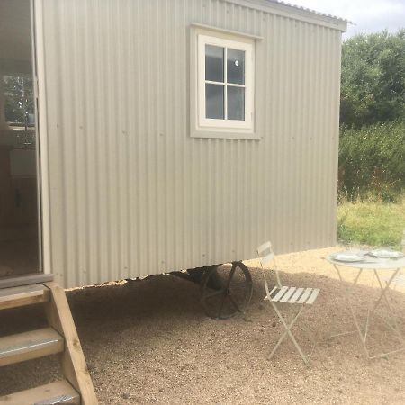 Romantic Secluded Shepherd Hut Hares Rest Southwick  外观 照片