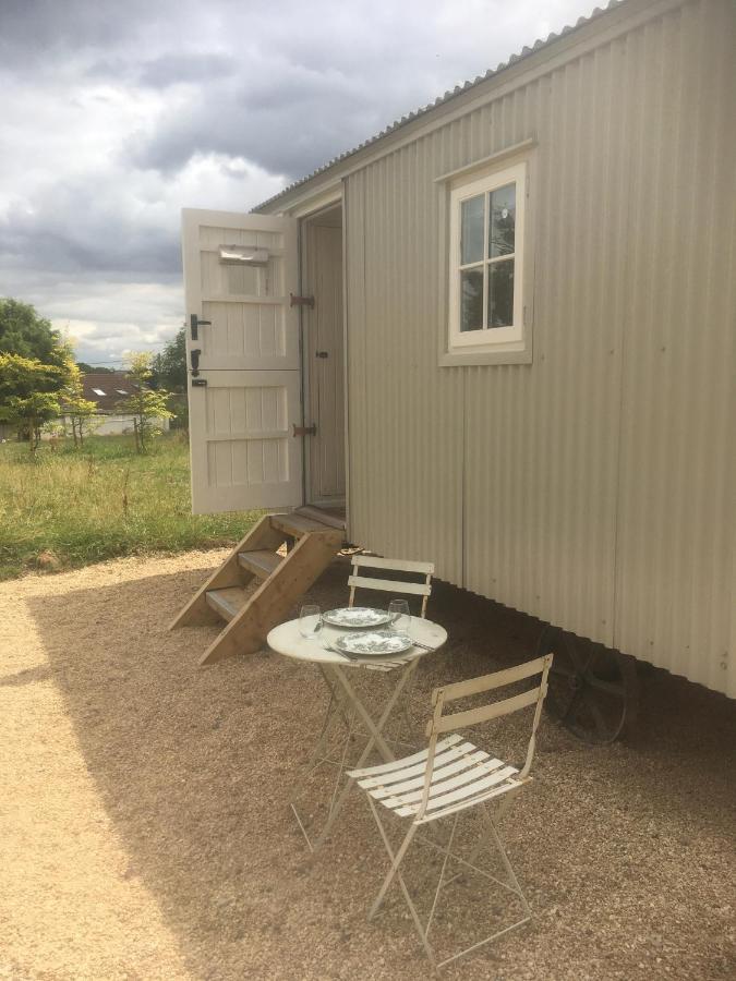 Romantic Secluded Shepherd Hut Hares Rest Southwick  外观 照片