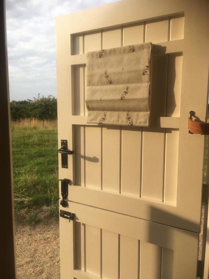 Romantic Secluded Shepherd Hut Hares Rest Southwick  外观 照片